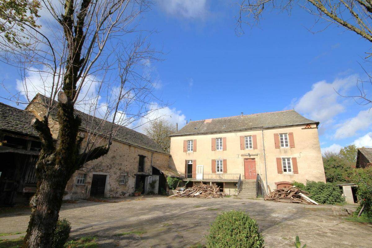 Maison à LA SALVETAT-PEYRALES