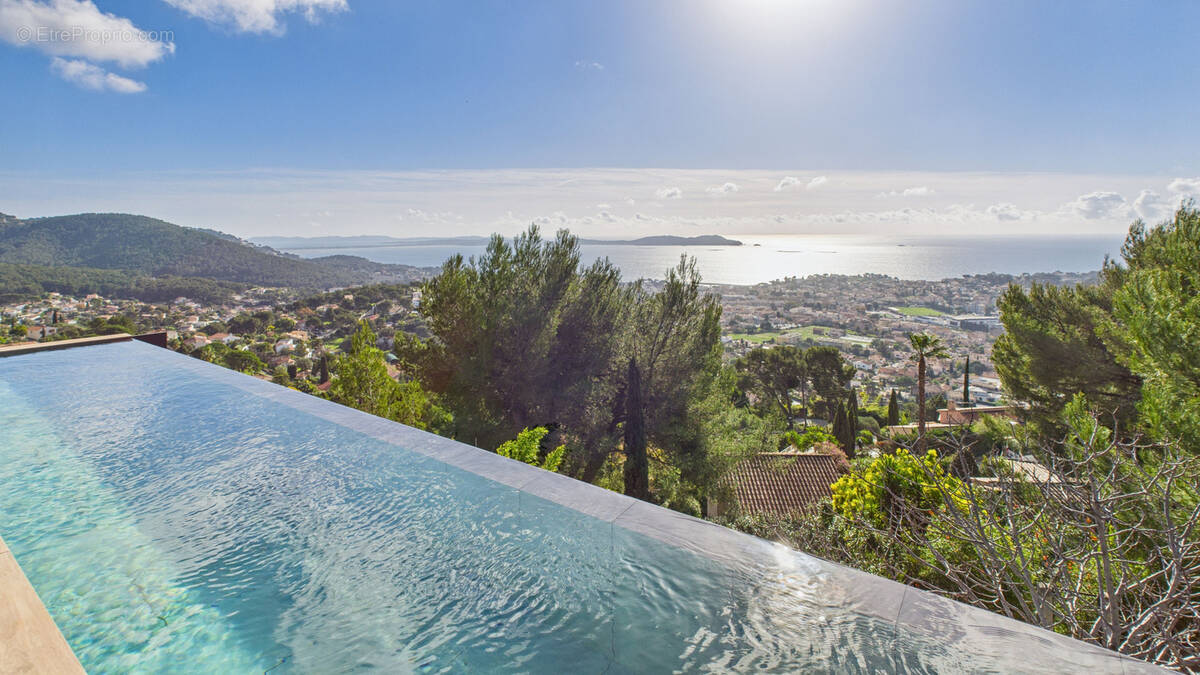 Maison à CARQUEIRANNE