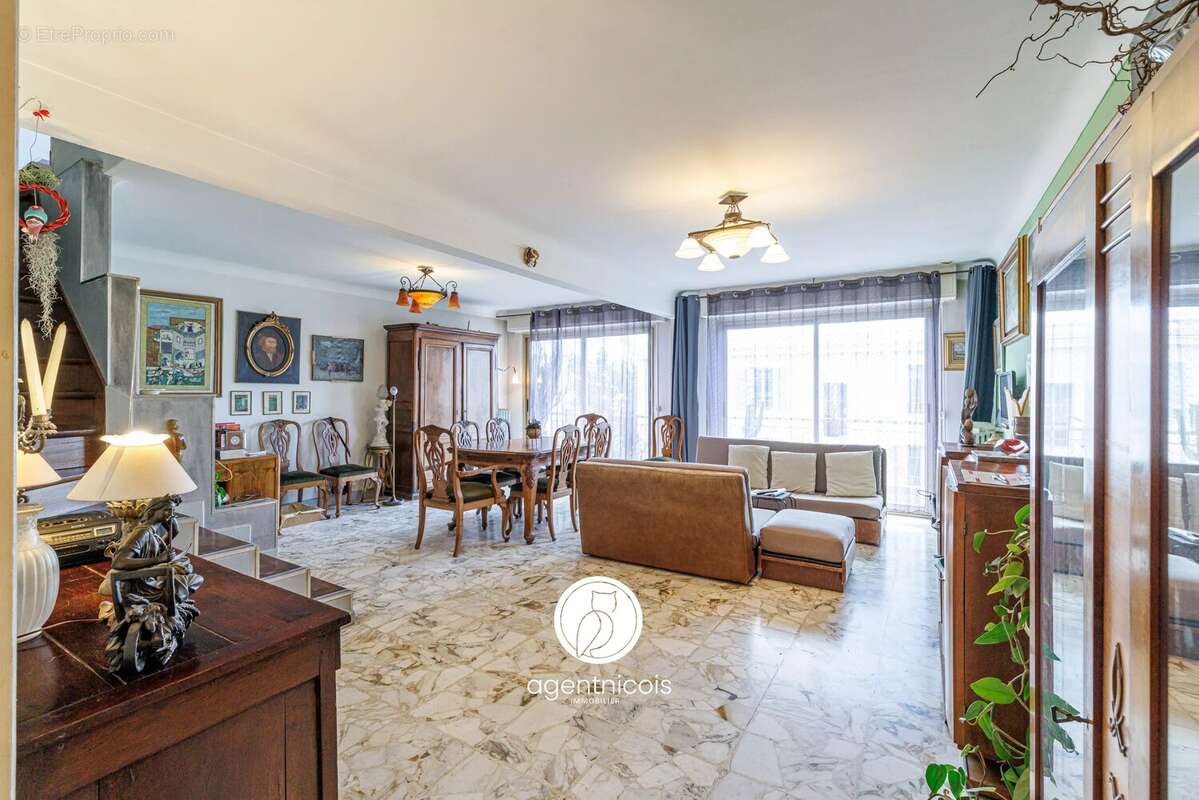 Nice // Valrose : Duplex / Terrasse 100m2 / Dernier étage / Traversant - photo 2