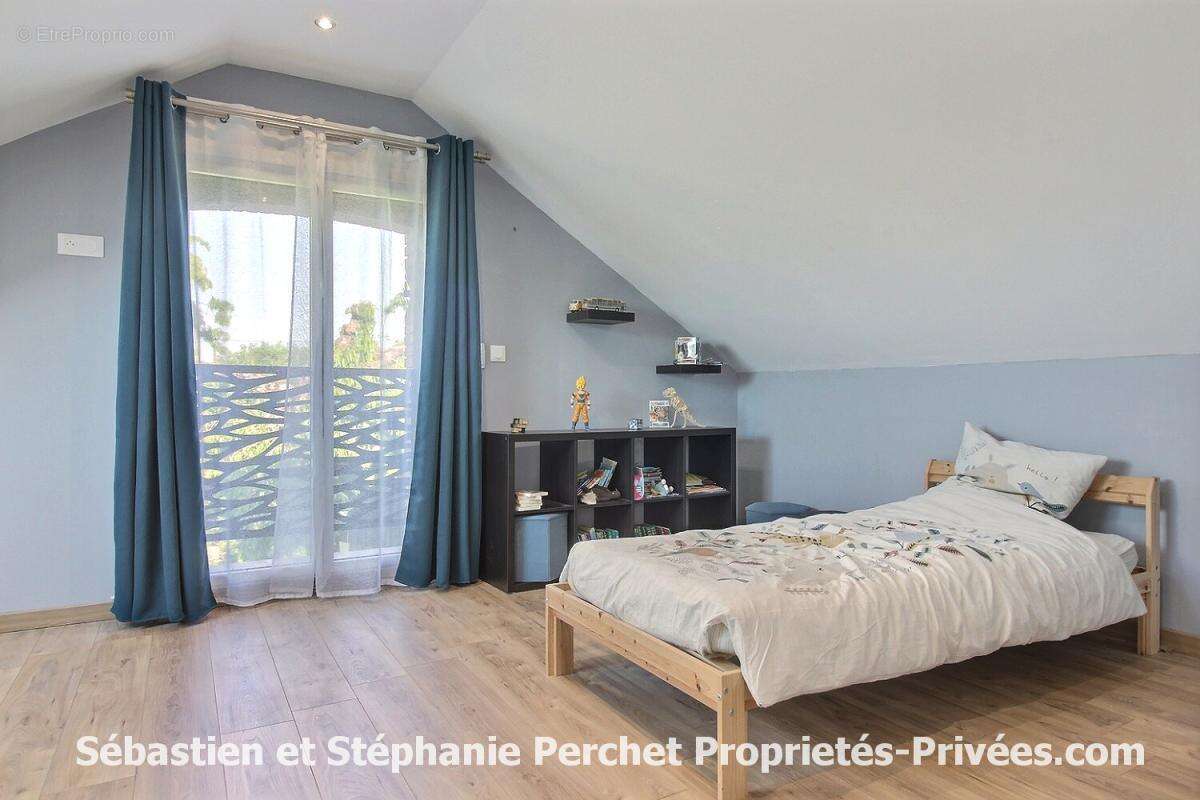 longère de charme en cours de rénovation -157 m² - 6 chambres -Terrain de 1 388 m² - Grand garage de 60 m² - Environnement calme - photo 9