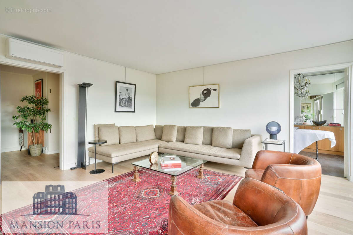 Appartement à PARIS-16E