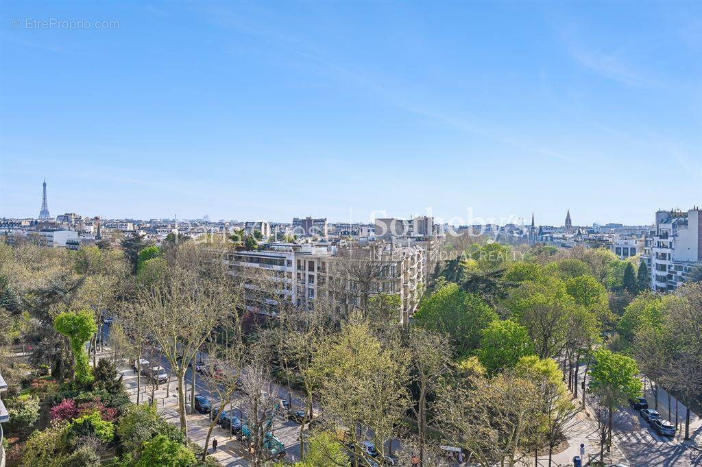 Appartement à NEUILLY-SUR-SEINE