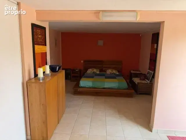 Villa 310 m² divisée en deux appartements Piscine et vue dégagée — Terrain de 1 076 m² - photo 19