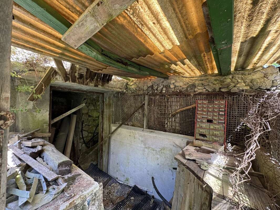 Terrain à TOURRETTE-LEVENS