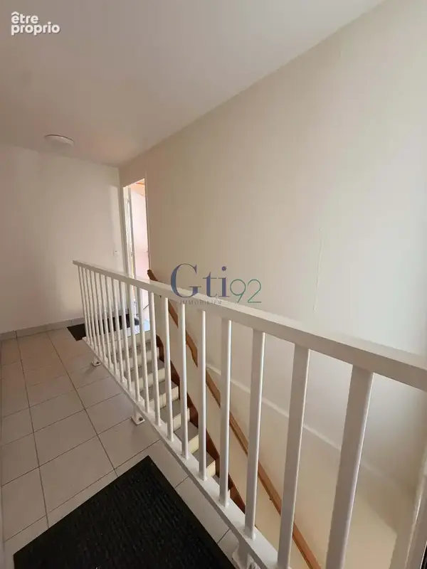 Fort potentiel - beau volume - jardin exclusivement sur l'arriere - photo 8