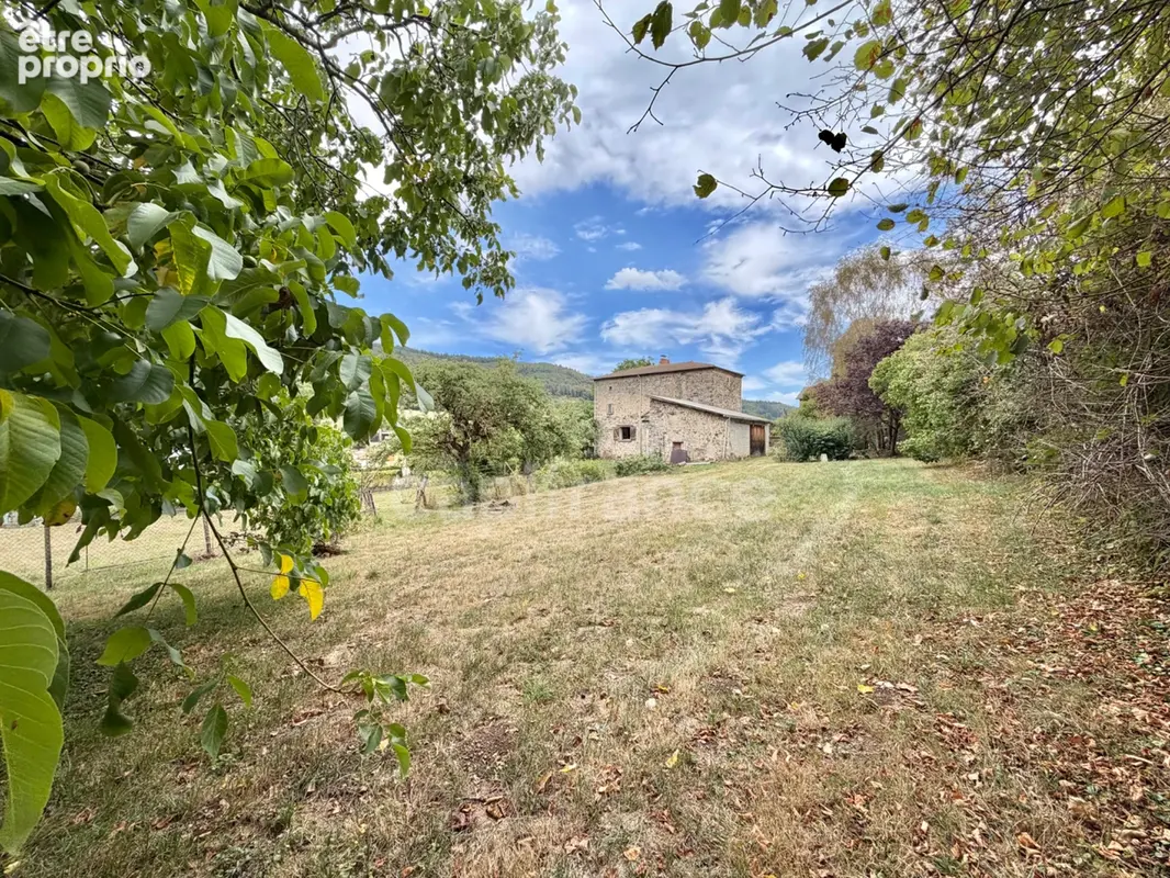 Maison en pierre de 150 m2, 4 chambres, terrain de 2 000 m2 + 9 383 m2 en fermage, combles aménageables de 75 m2, puits, garage  - photo 6