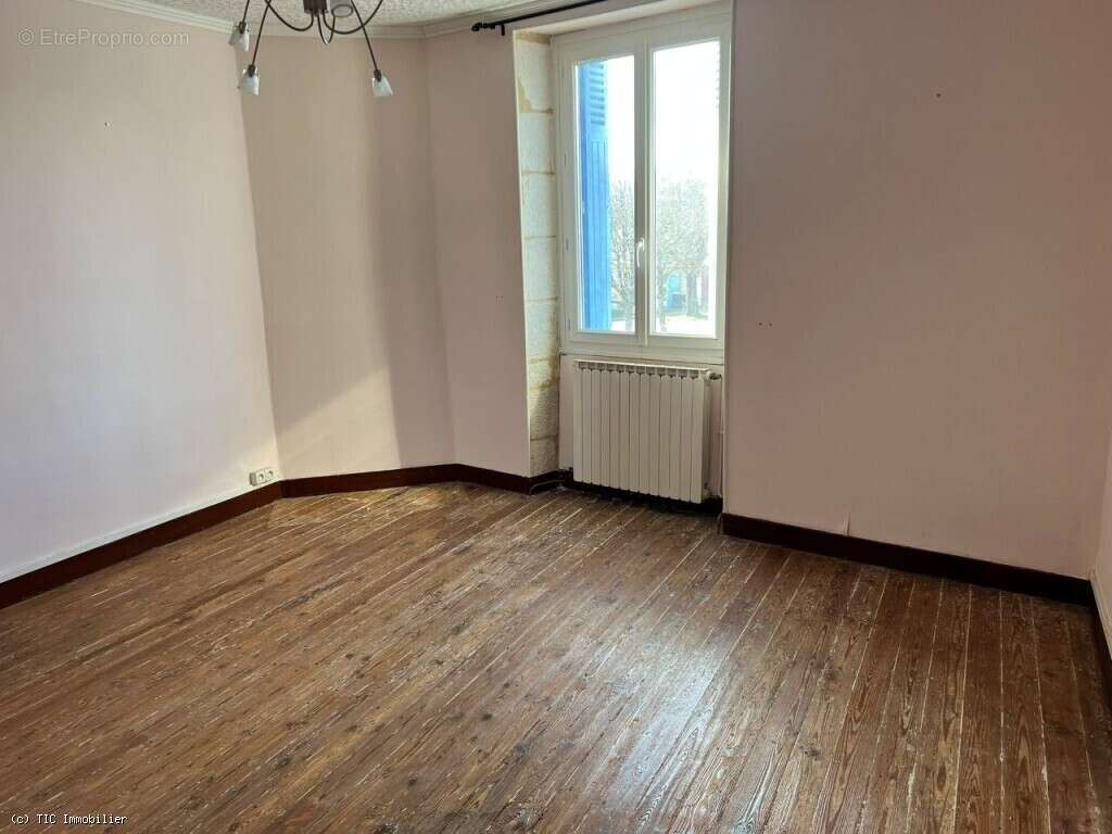 Maison à CELLEFROUIN