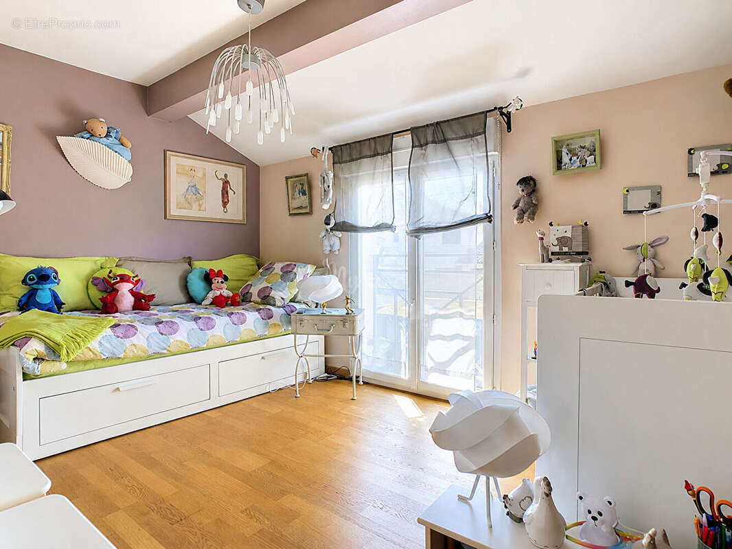 Maison - T6 - 138 m² - photo 10