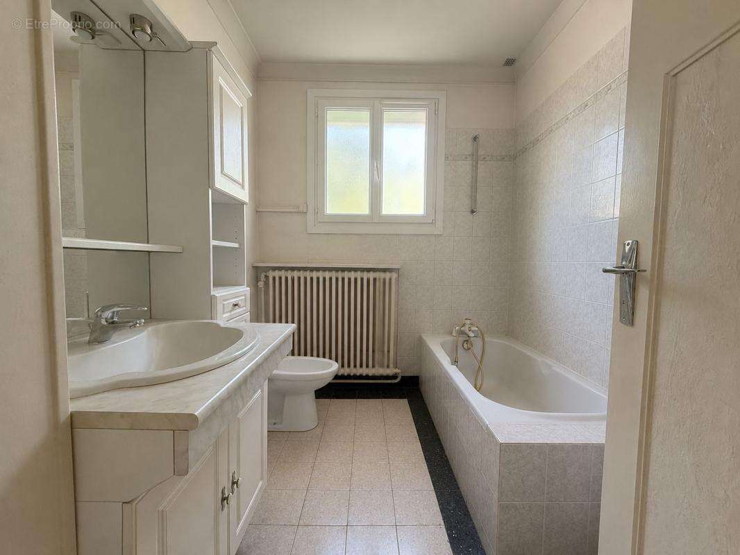 Maison à TREMBLAY-EN-FRANCE