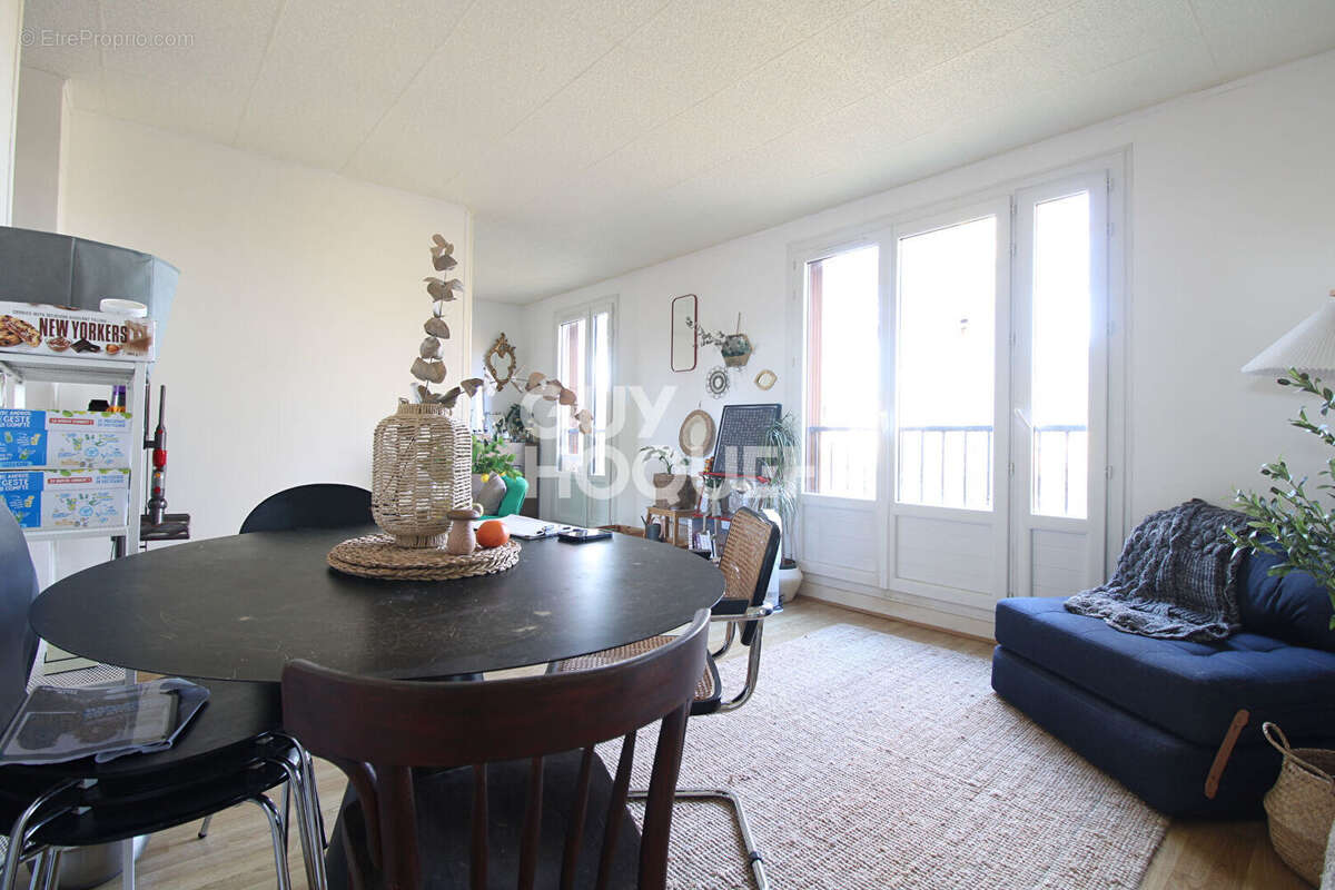 Appartement à BRIE-COMTE-ROBERT