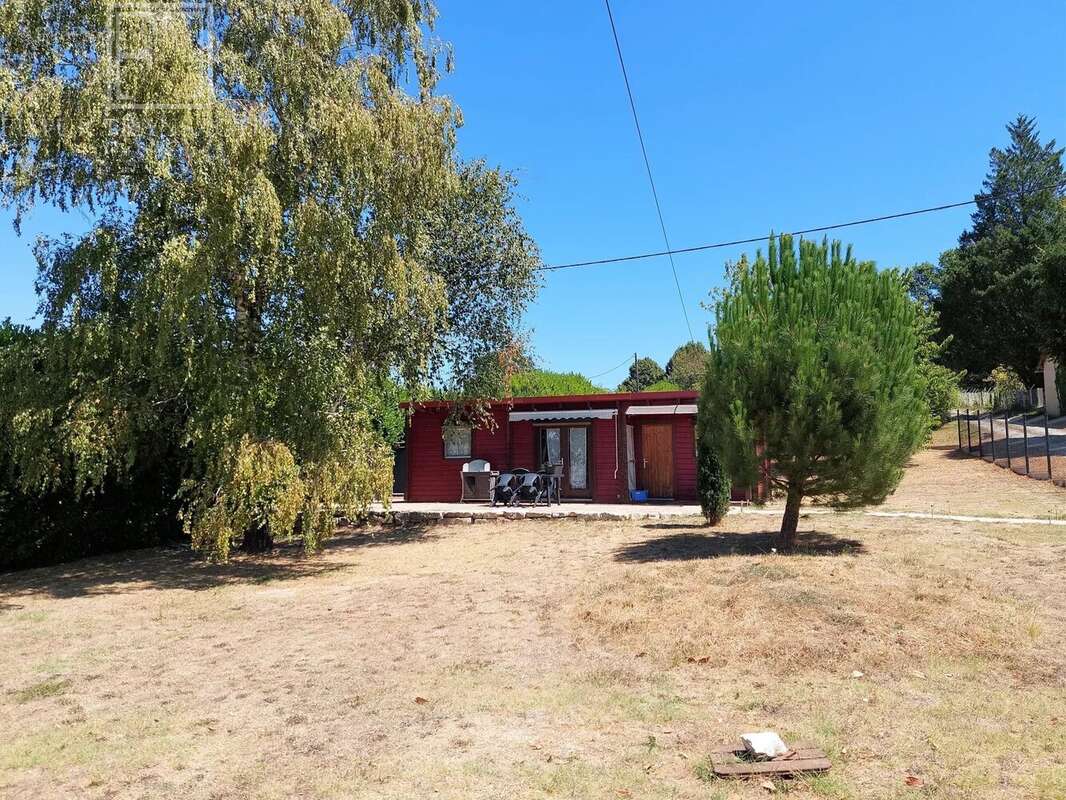 Maison sur 1200 m² - photo 2