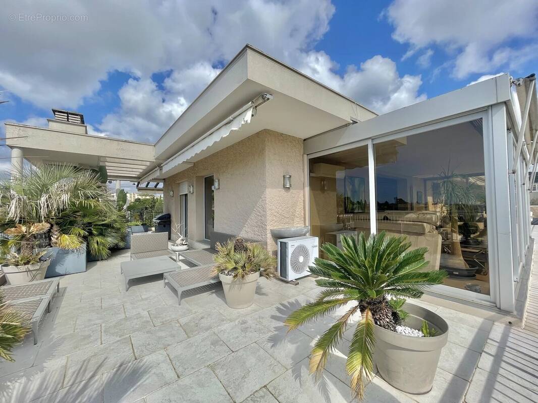 Appartement à LE CANNET