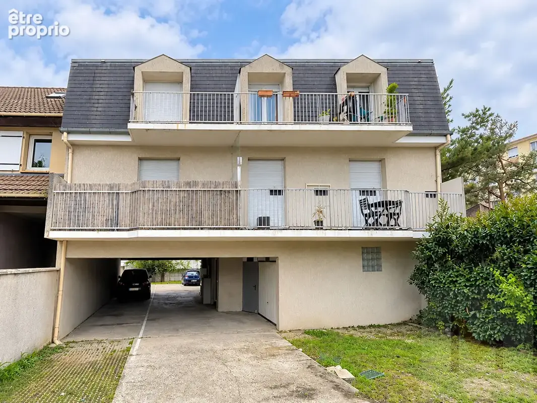 Appartement 2 pièces au dernier étage avec balcon et parking extérieur - photo 1