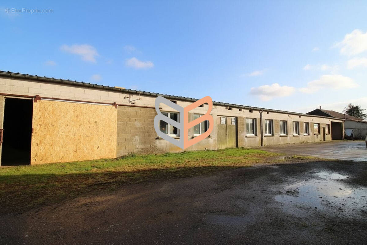 Commerce à MONTFAUCON-D'ARGONNE