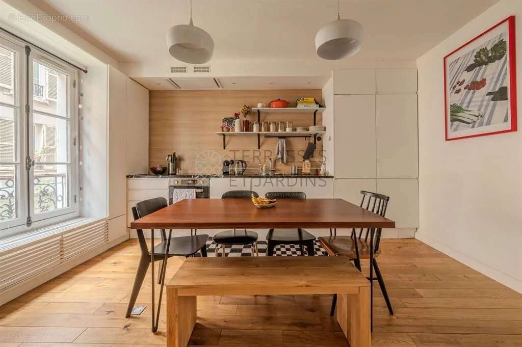 Appartement à PARIS-10E