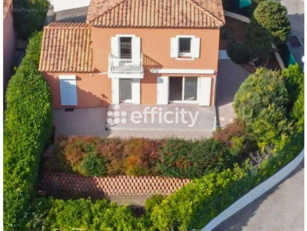 Maison à EZE
