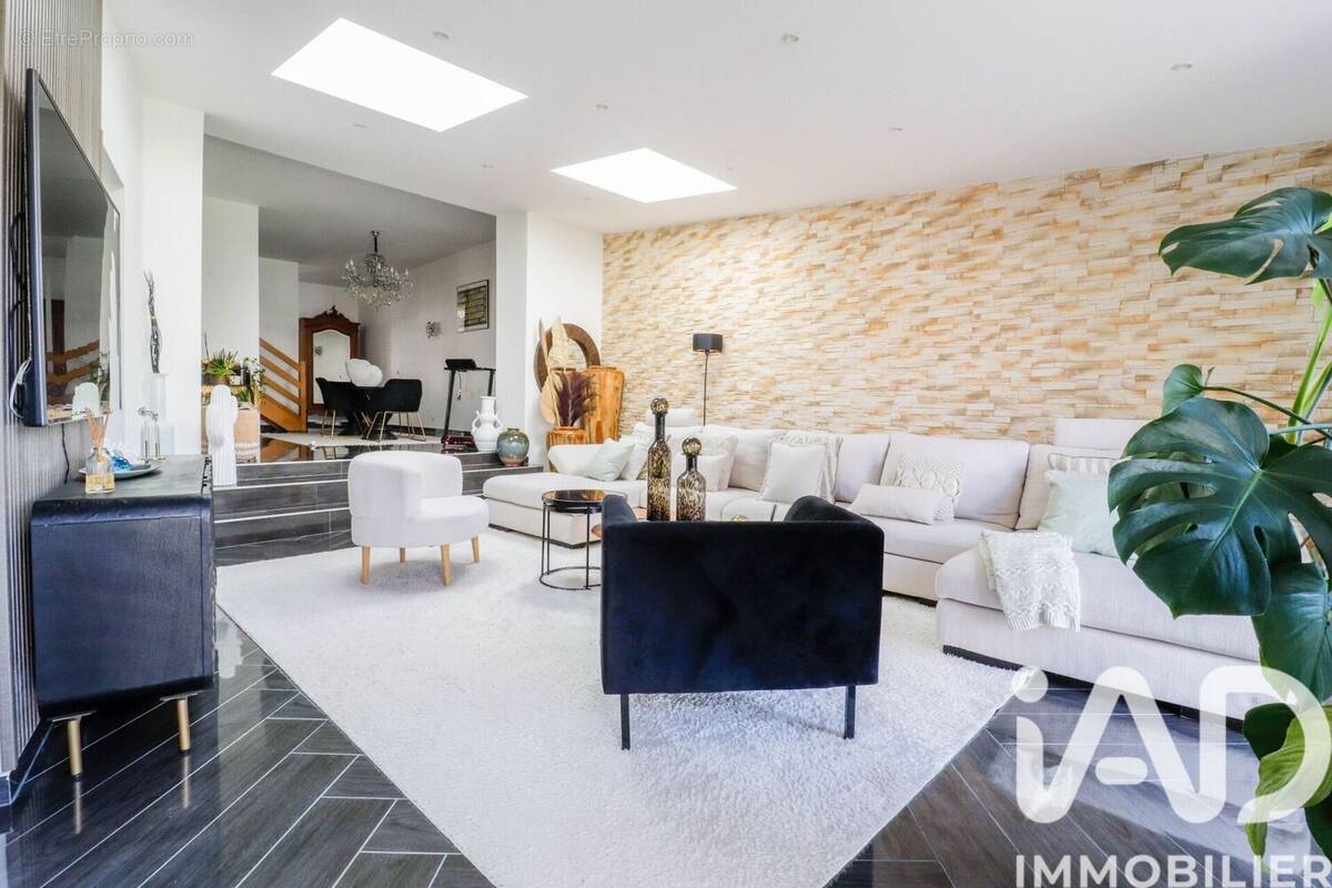 Photo 1 - Maison à SAULX-LES-CHARTREUX
