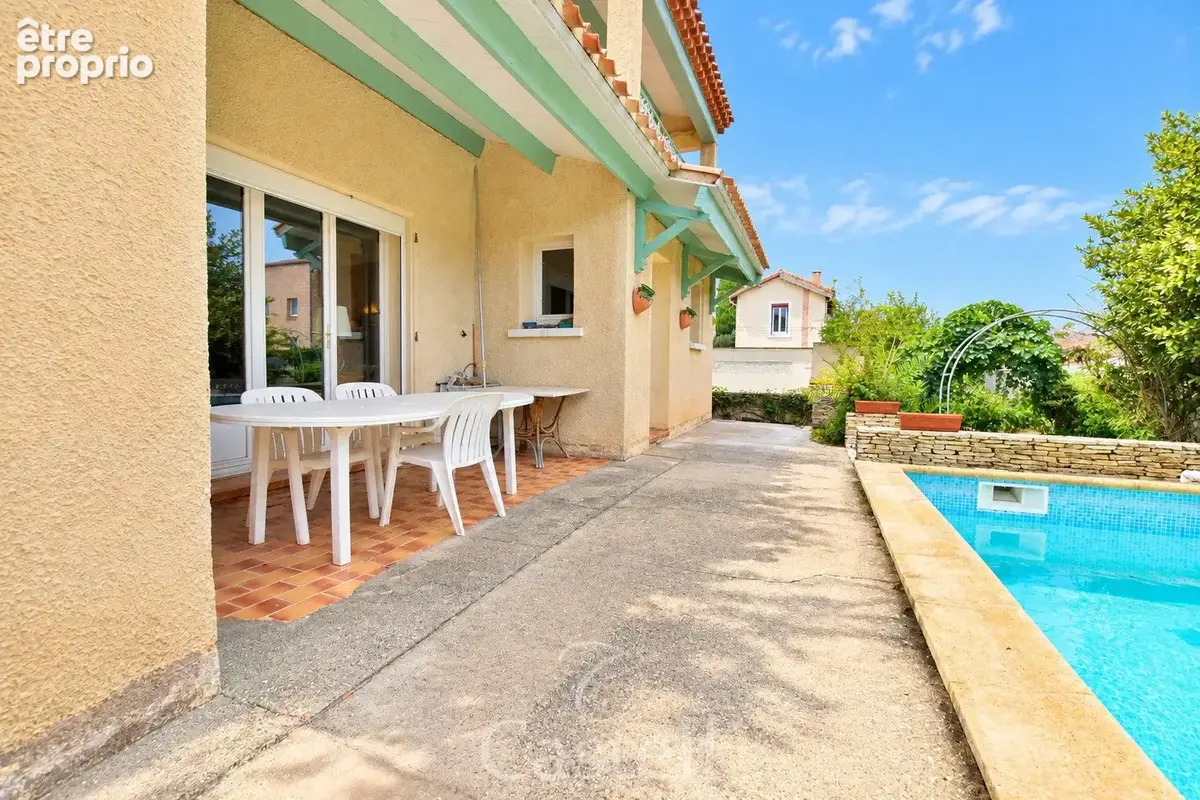 *** Villa familliale de type 5, avec grand sous-sol et piscine...*** - photo 2
