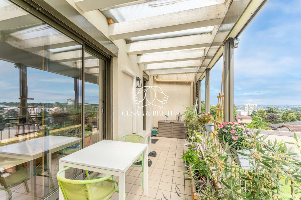 Appartement à SAINT-GENIS-LAVAL