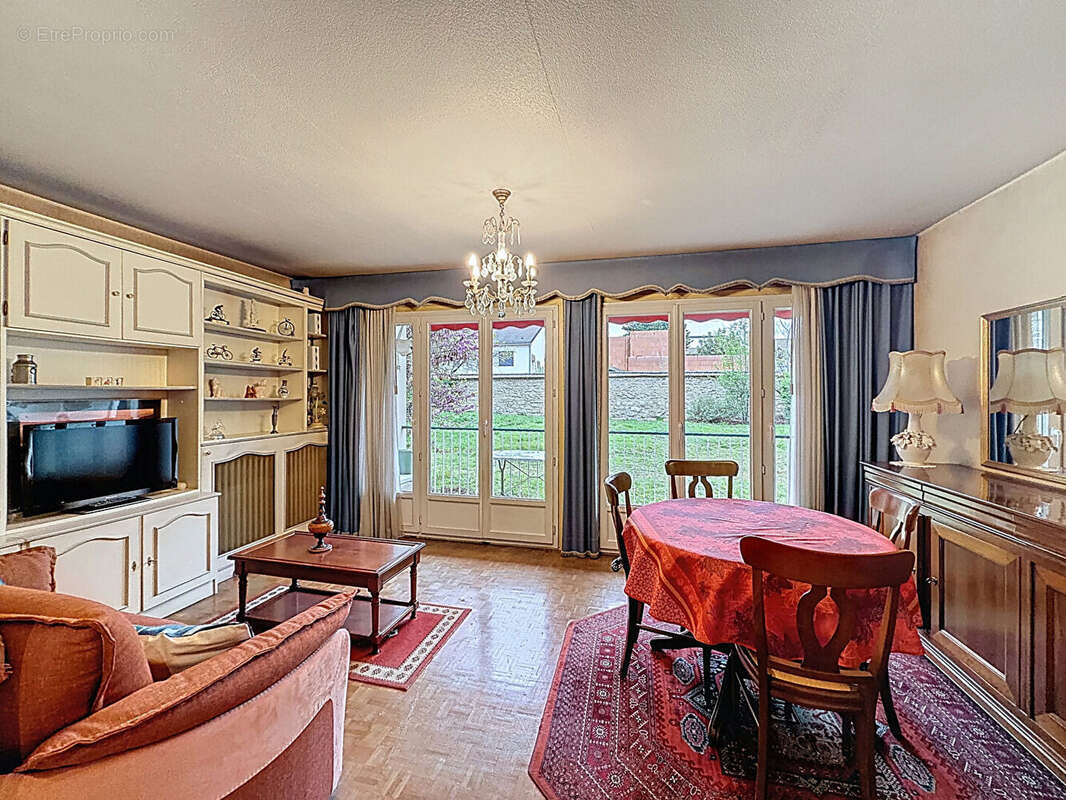 Appartement à SAINT-MAUR-DES-FOSSES