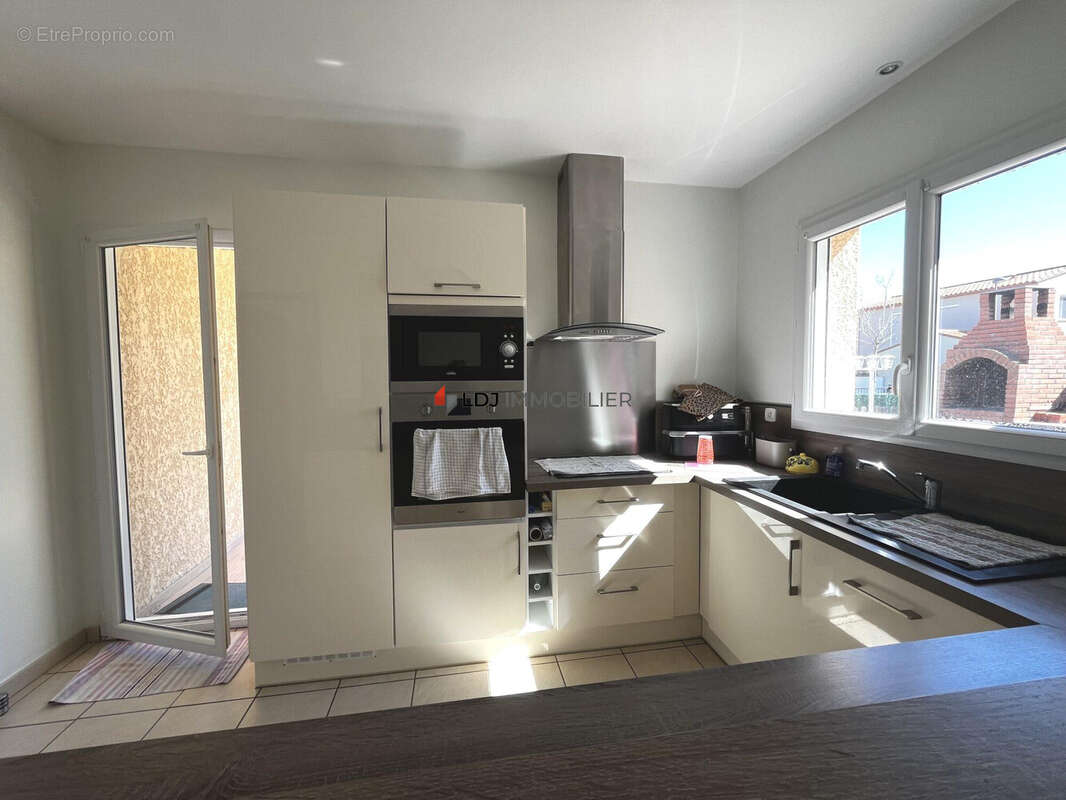 Maison à SAINT-LAURENT-DE-LA-SALANQUE