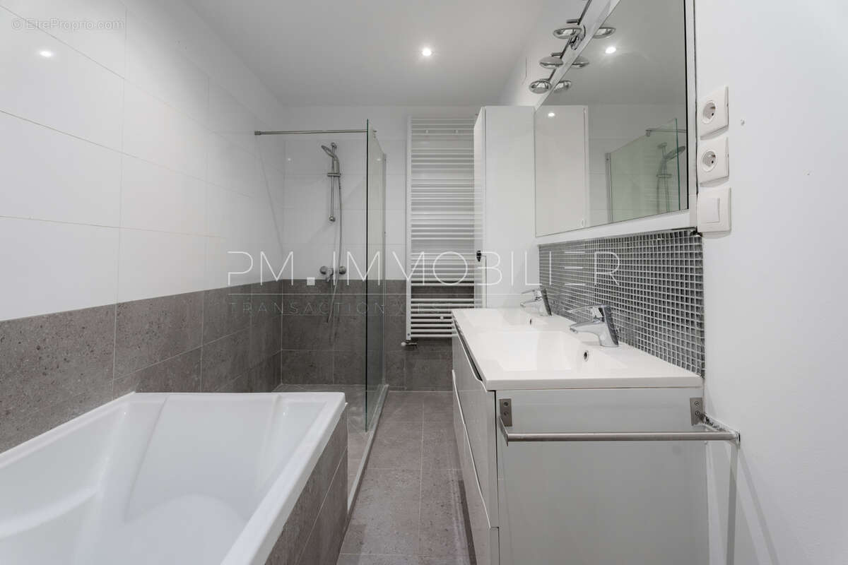 Appartement à MARSEILLE-1E