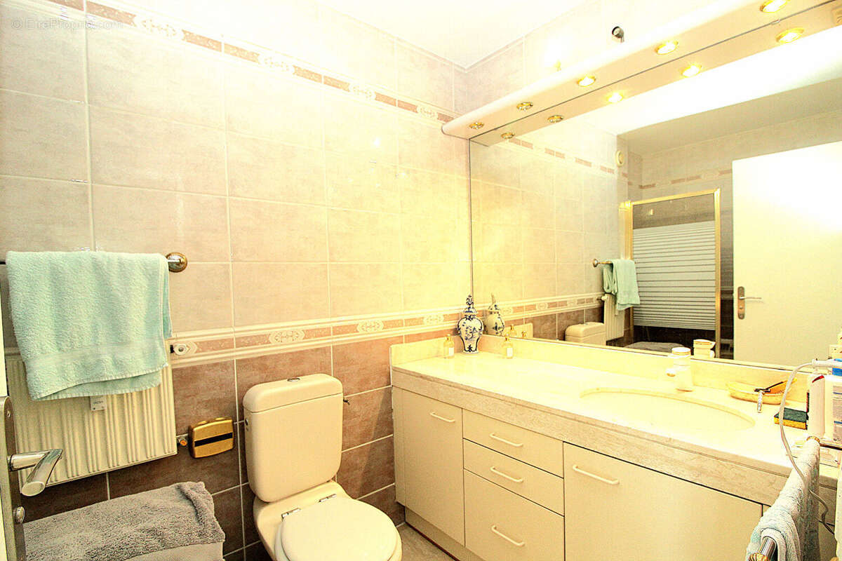 Appartement à MANDELIEU-LA-NAPOULE