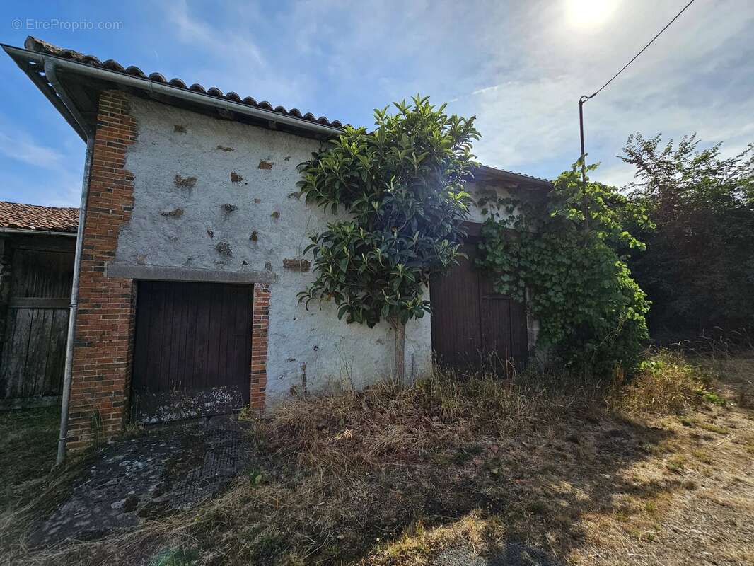 Opportunité de réhabilitation d'une grange : créez la maison de vos rêves ! - photo 7