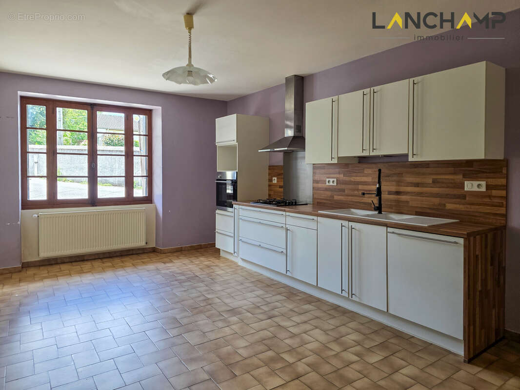 Maison de 134 m2 avec grange de 230 m2   Un potentiel exceptionnel - photo 3