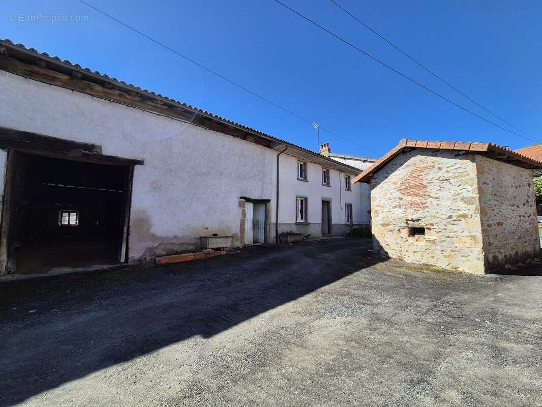 Maison à SAINT-LAURENT-SUR-GORRE