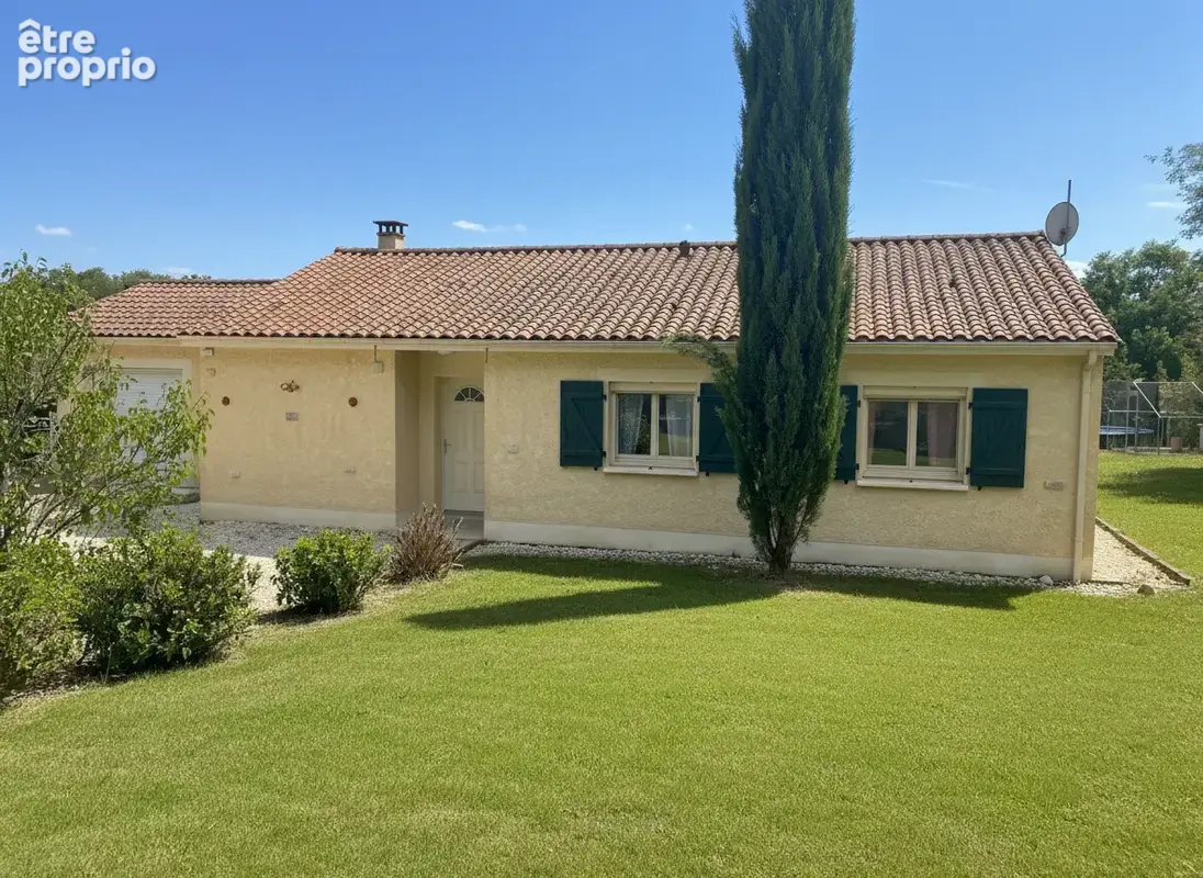 Dordogne limeyrat  a venfre maison renovee avec piscine terrain  dependances - photo 1