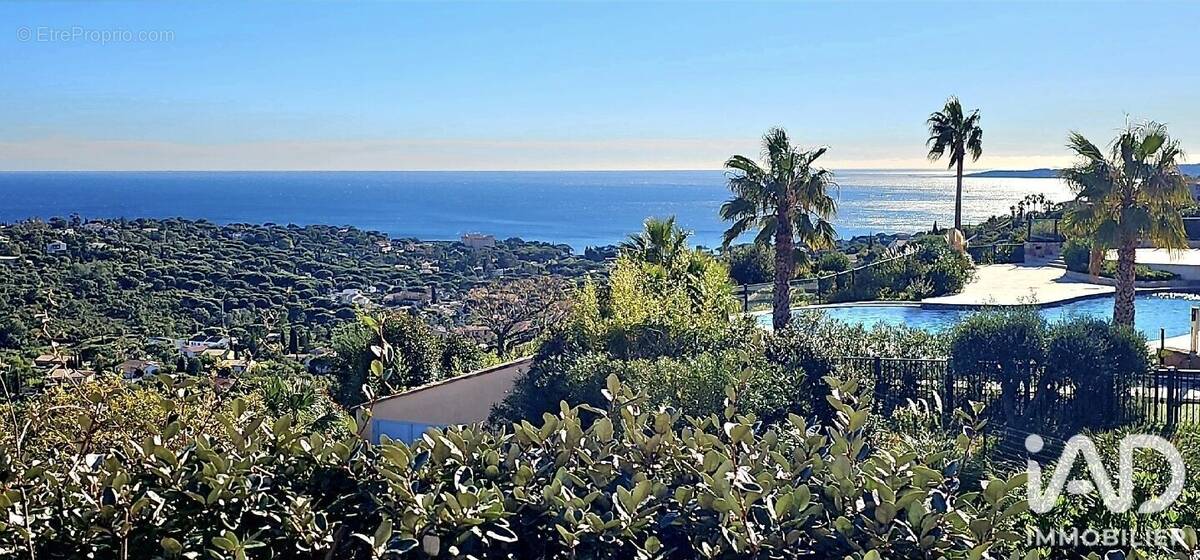 Photo 1 - Appartement à ROQUEBRUNE-SUR-ARGENS