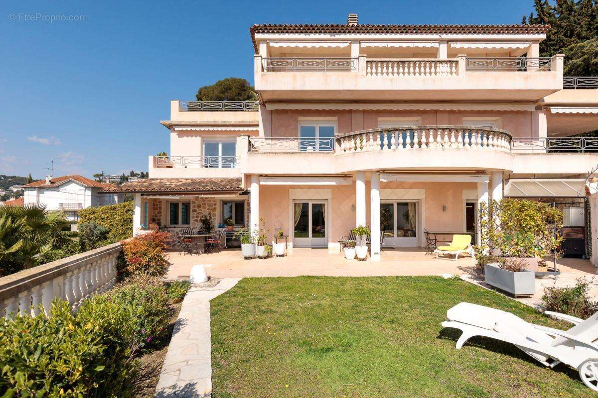 Appartement à LE CANNET