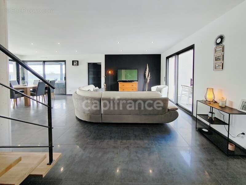 Saint-Cyr (71), à vendre maison contemporaine P6 de 130 m² - Terrain de 961m² - photo 2