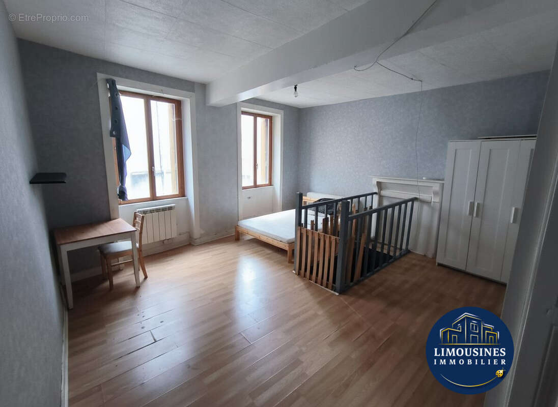 Appartement à SAINT-LEONARD-DE-NOBLAT