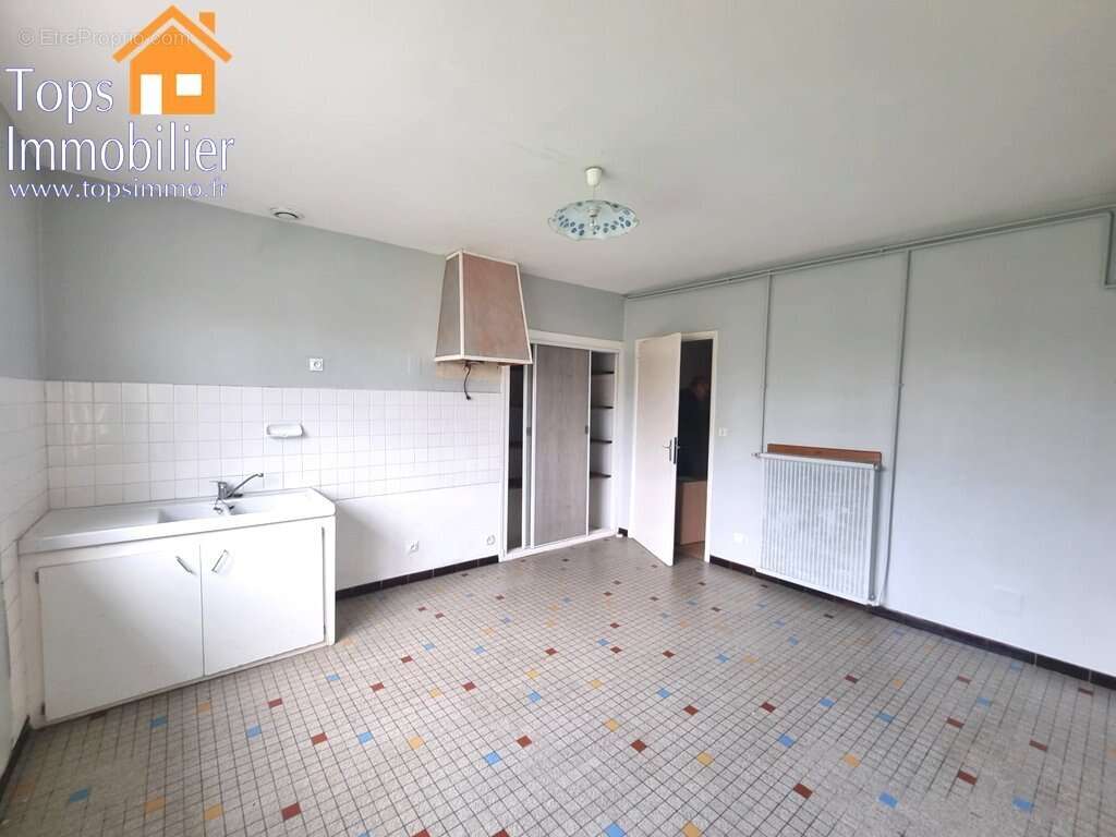 Maison de plain pied avec terrain et petite dépendance - photo 3