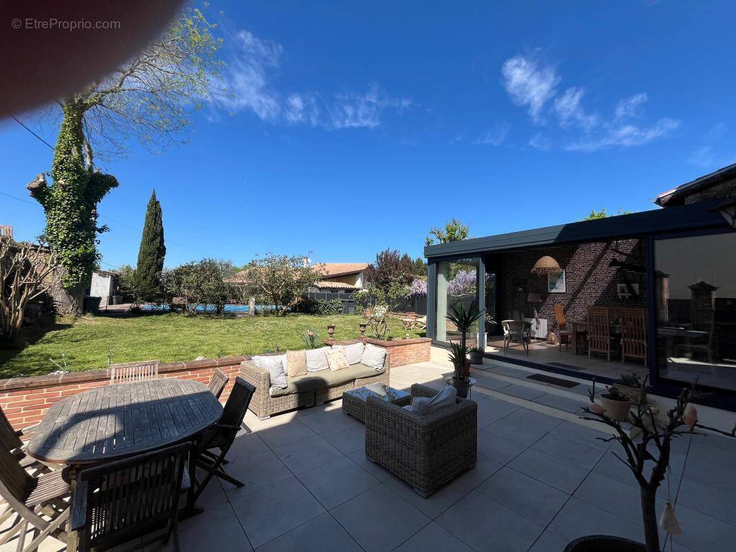 Maison à SAINTE-FOY-DE-PEYROLIERES