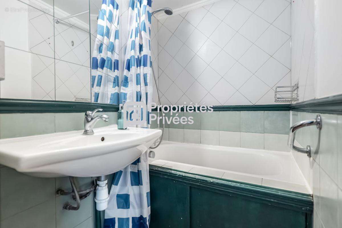 Appartement à PARIS-1E