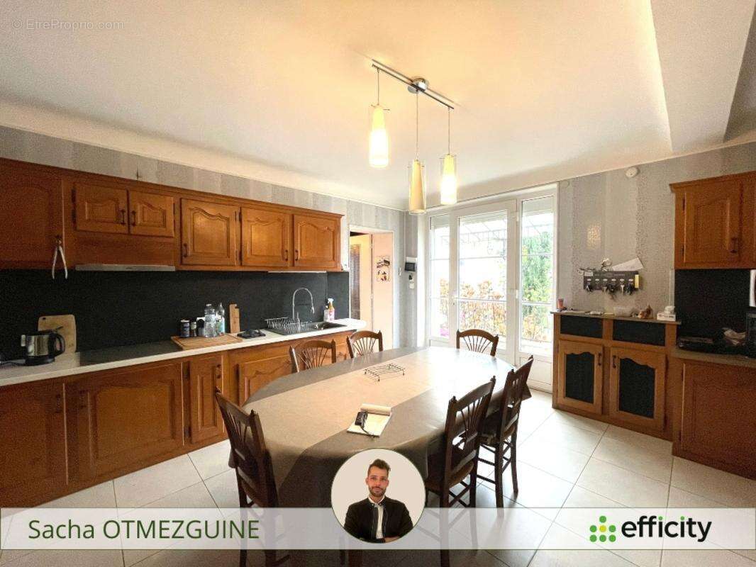 Maison 245 m² à Tournon-Saint-Martin  - photo 8
