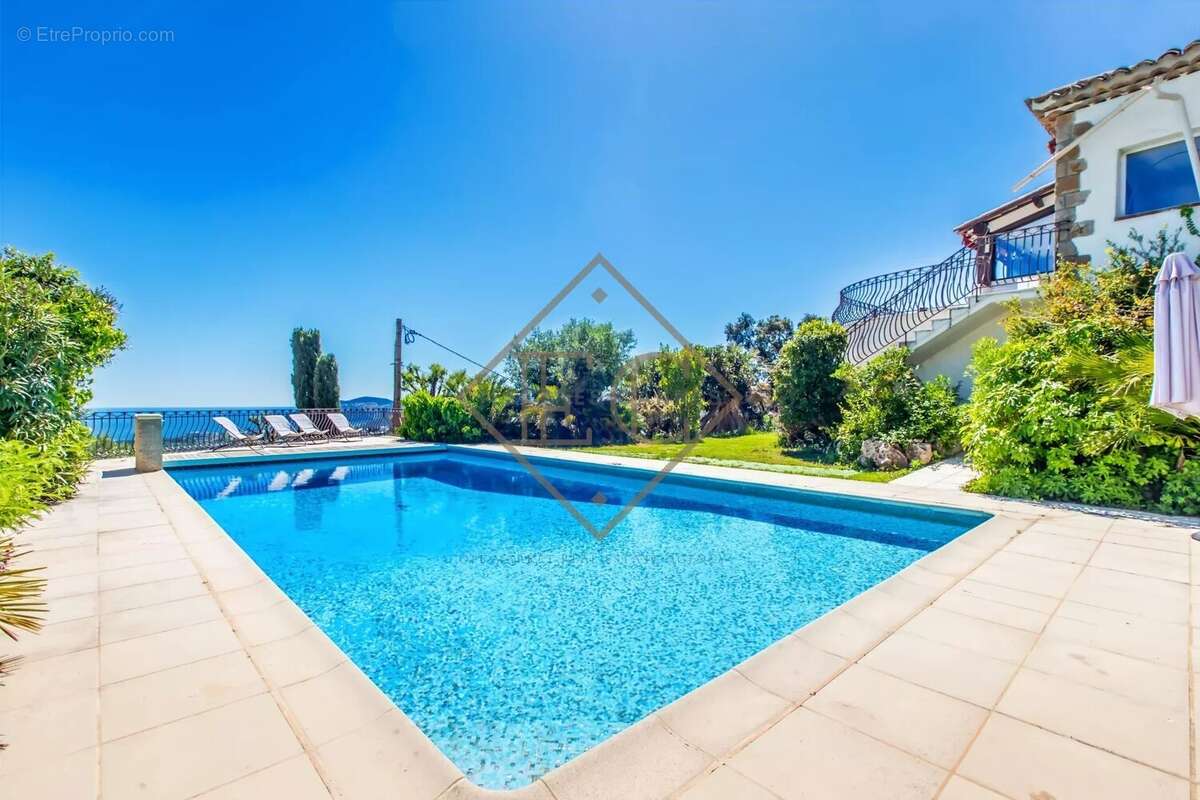 Maison à MANDELIEU-LA-NAPOULE