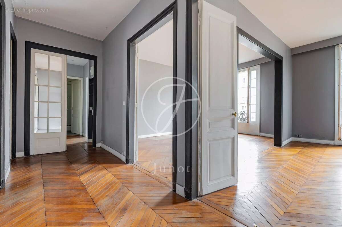 Appartement à PARIS-7E