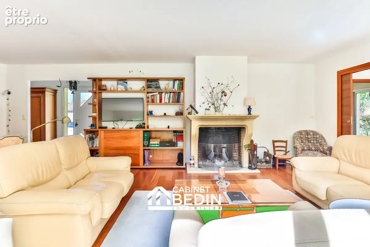 Maison 7 pièces 220 m² à vendre à Saint-Morillon (33650) - photo 9