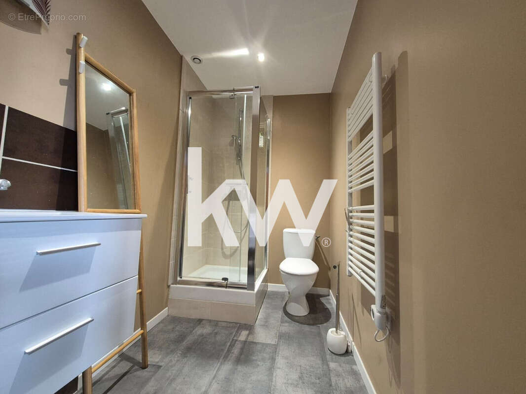 Appartement à LE CHAMBON-FEUGEROLLES