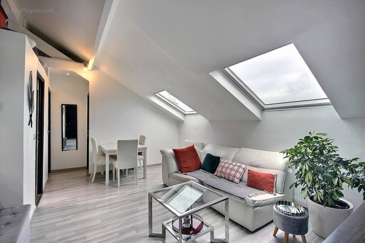 Appartement à COURBEVOIE