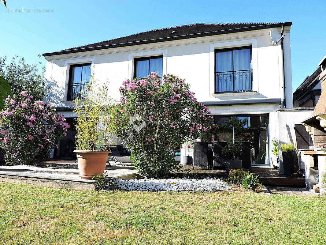 Maison à CHAMPS-SUR-MARNE