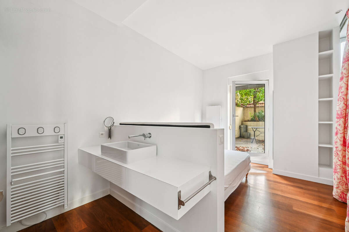 Appartement à PARIS-14E