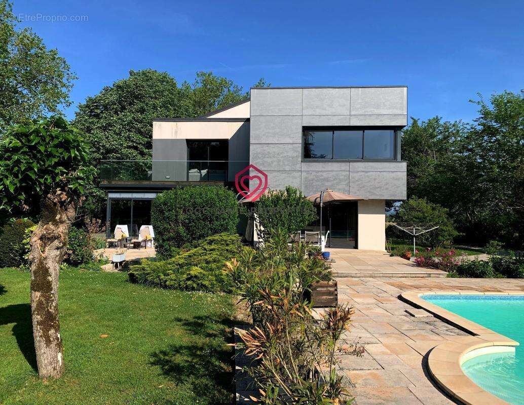 Villa d’architecte rénovée avec soin, piscine, dépendances et superbe parc arboré - photo 36