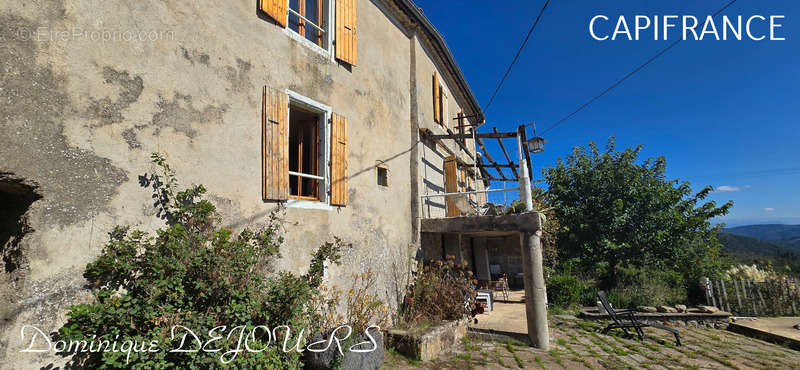 Maison à SAINT-MICHEL-DE-CHABRILLANOUX