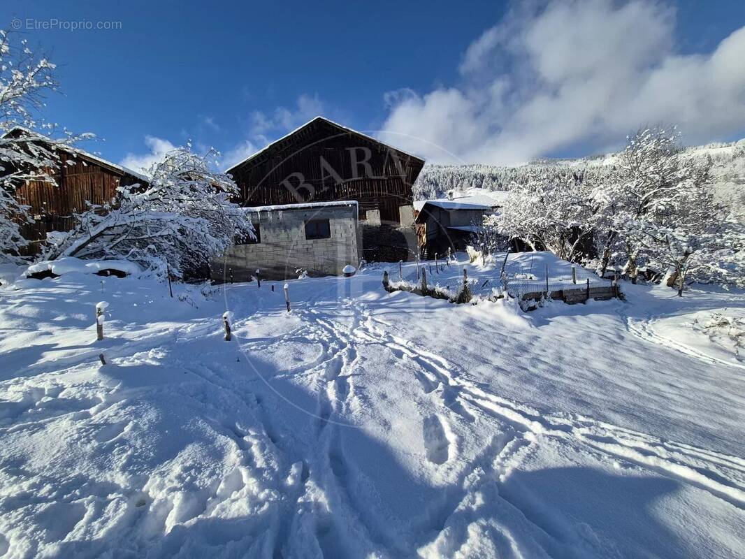 Maison à LES ALLUES