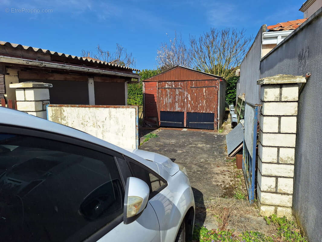 maison à rénover avec dépendance et garage sur 520 m2 - photo 9